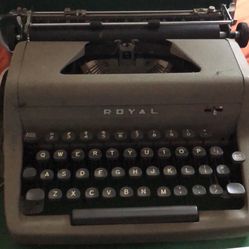 Antique Typewriter 