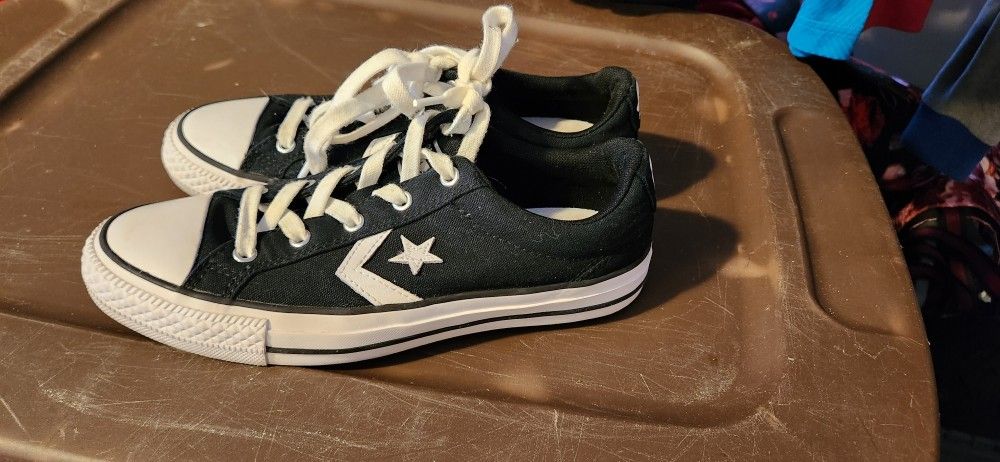 Converse Kids Shoes Size 5.5