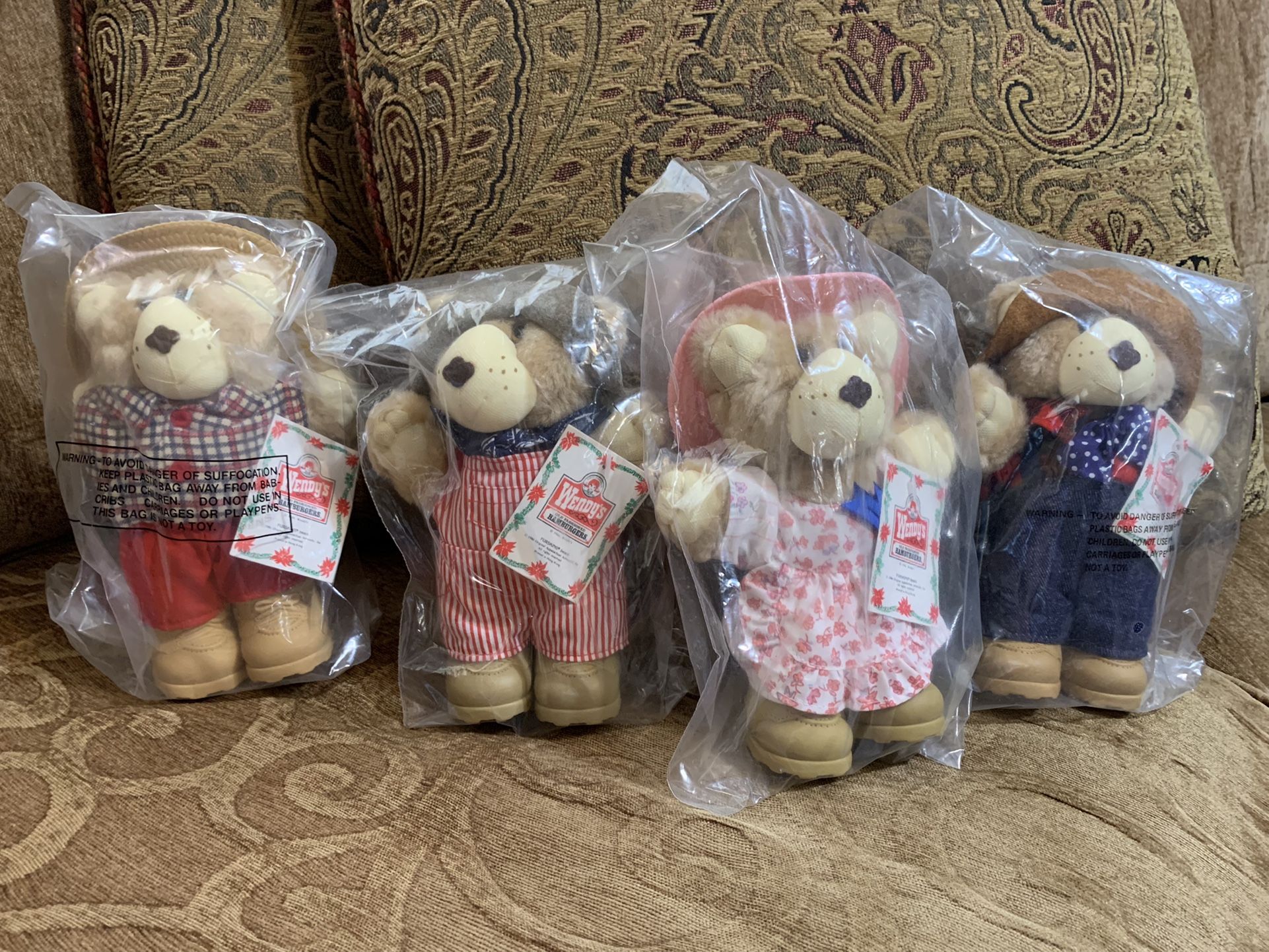 Wendy’s Holiday Vintage Bear Collectibles set Of 4 Fur skin ! Boone , Hattie ,Dudley &Farrell