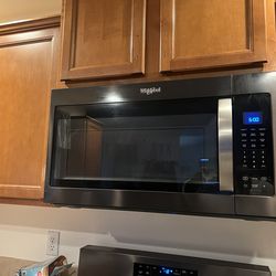 Whirlpool 1.9-cu ft Over The Range Microwave Hood
