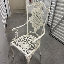 Vintage/Antique White Iron Patio table