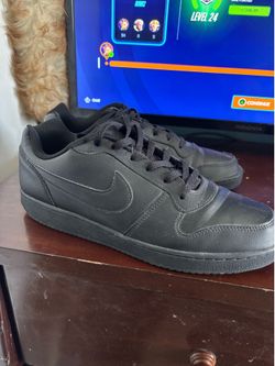 Black nike forces