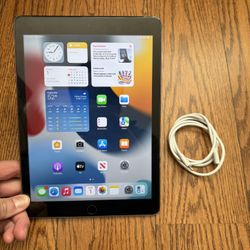 iPad Air 2 like new with charging cable