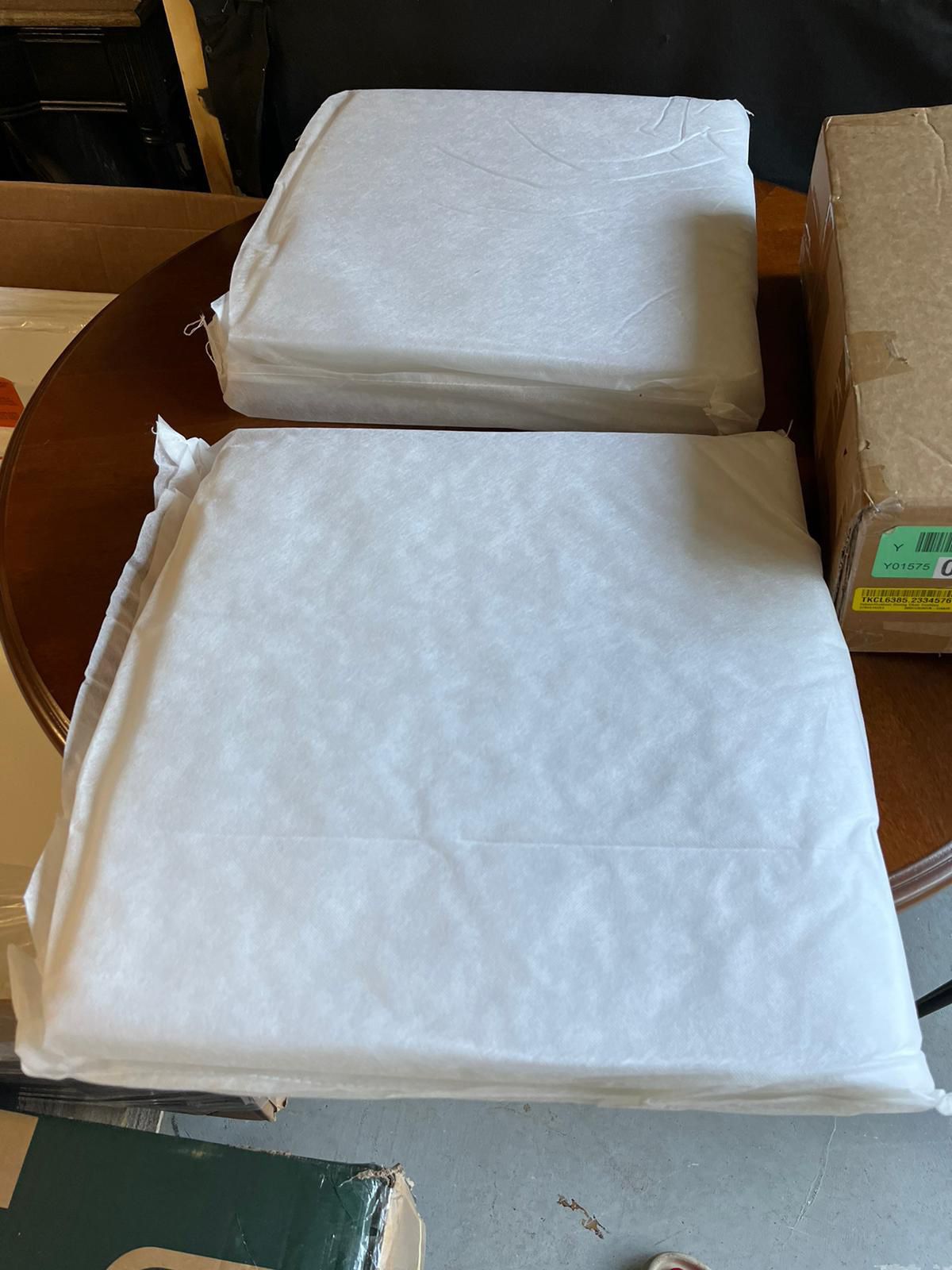 set of 2 cushions (19x18x2)