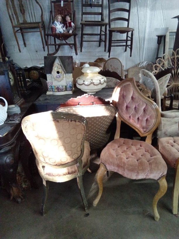 TONS of Victorian Items. Clocks, Furniture,  Bird Houses, China, Lamps....