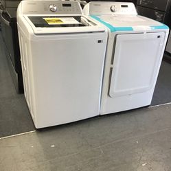 New Scratch And Dent Samsung Washer And Dryer Set. 1 Year Warranty 