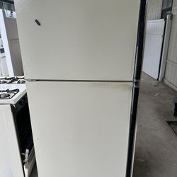 Refrigerator With Ice Maker