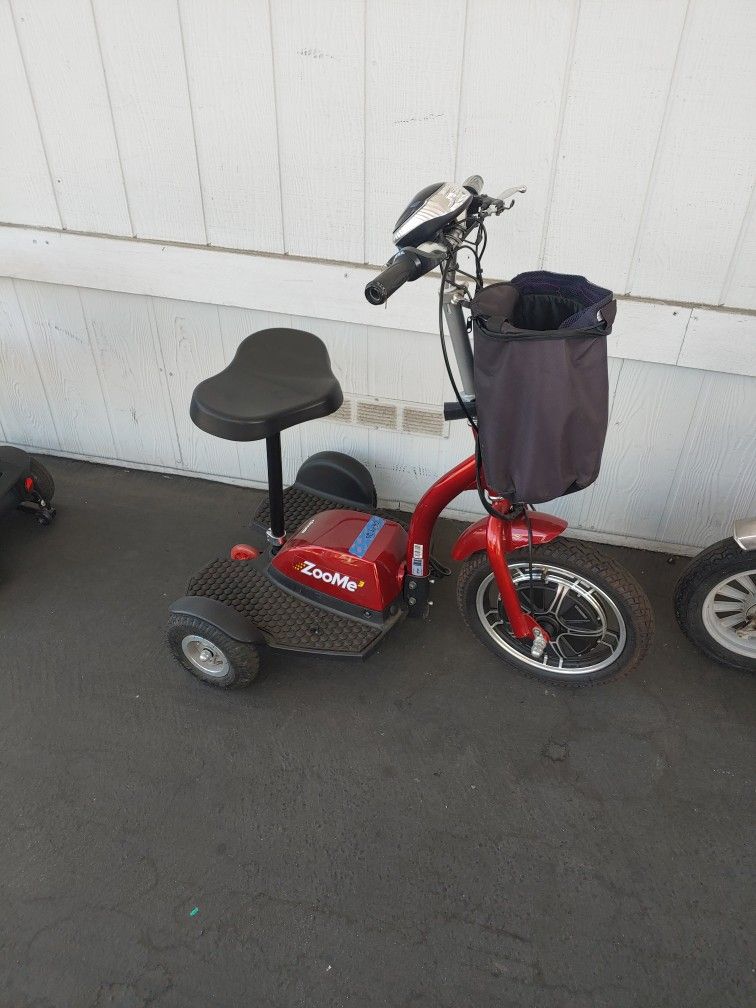 Drive Zoomie 3 Mobility Scooter With New Batteries for Sale in La Verne