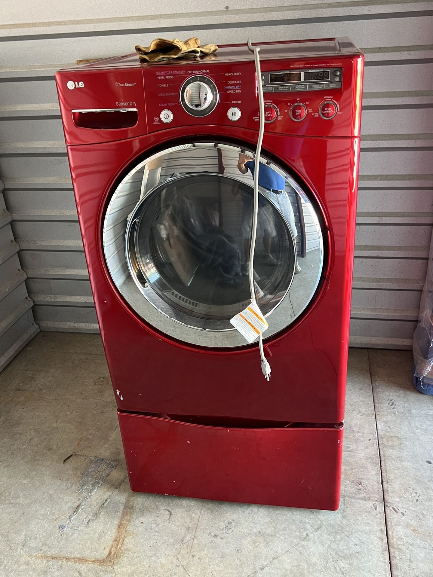 LG gas dryer with Back saving pedestal