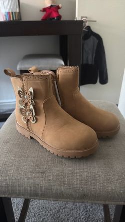 Girls boots