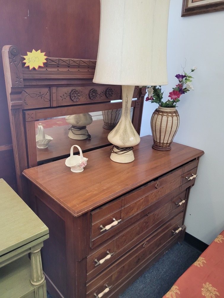 Dresser With Mirror