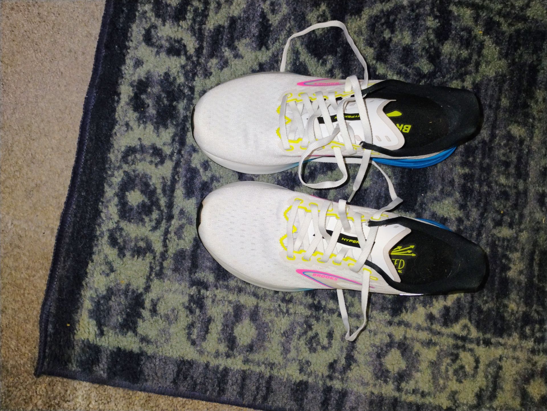 Ladies size 10 brand Brooks excellent condition pickup only cash