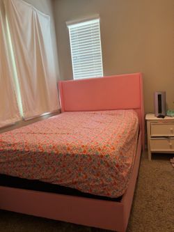 💗 Full Size Pink Upholstered Bed Frame: Like New