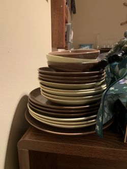 Russel Wright plates and bowls -18 pieces