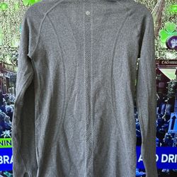 Lululemon Long Sleeve Size 6