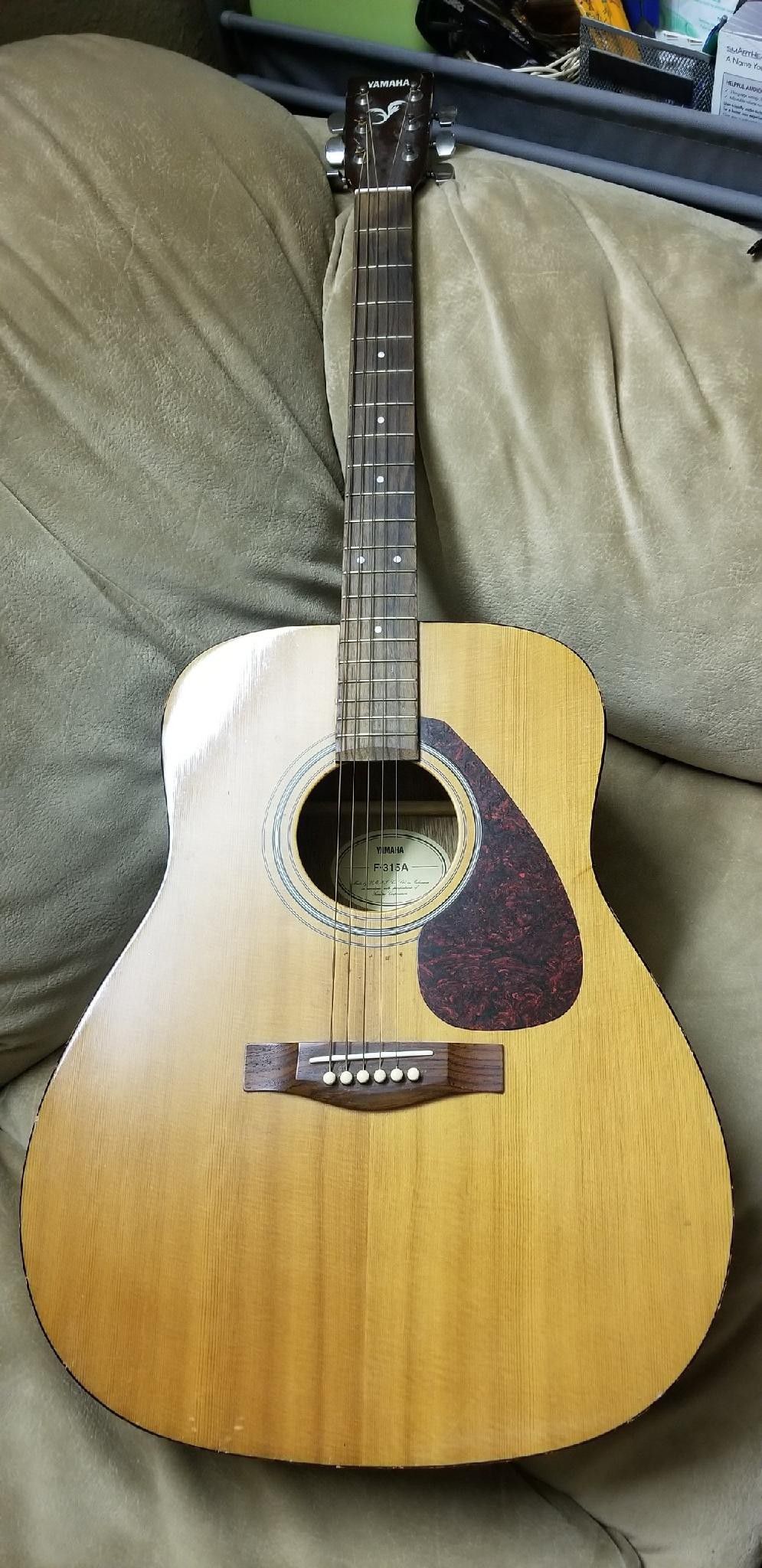 Yamaha f-415a Guitar