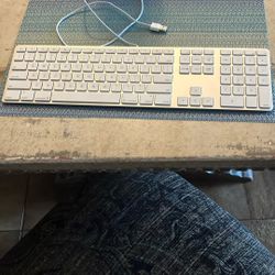 Apple Keyboard 