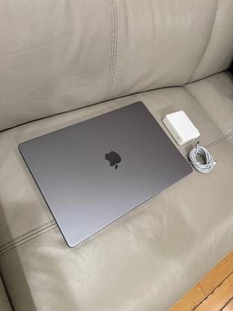 MacBook Pro 16-inch (2023, M2 Max Chip, 96GB, 8TB SSD)