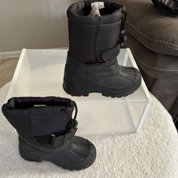 Boots Snow ⛄️ Size 8