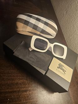 Burberry Woman Glass
