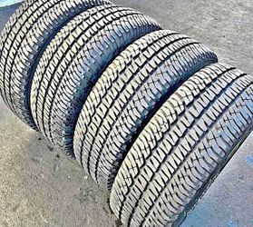 275/70/18 Vendo Un Set De Llantas Marca Michelin Con Un 80% De Vida Las 4 