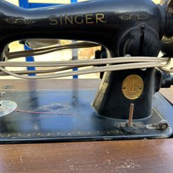 Vintage Singer Sewing Machine AH Series 