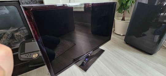 46" Samsung Flatscreen LCD TV