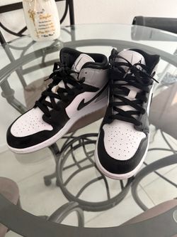 Boys Jordon Retro 1’s size 6.5Y