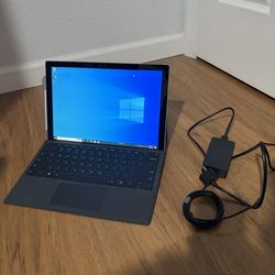 Microsoft Surface Pro 4 i5 128GB SSD 4GB RAM + Keyboard + Pen + Charger