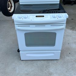 GE Electric Stove