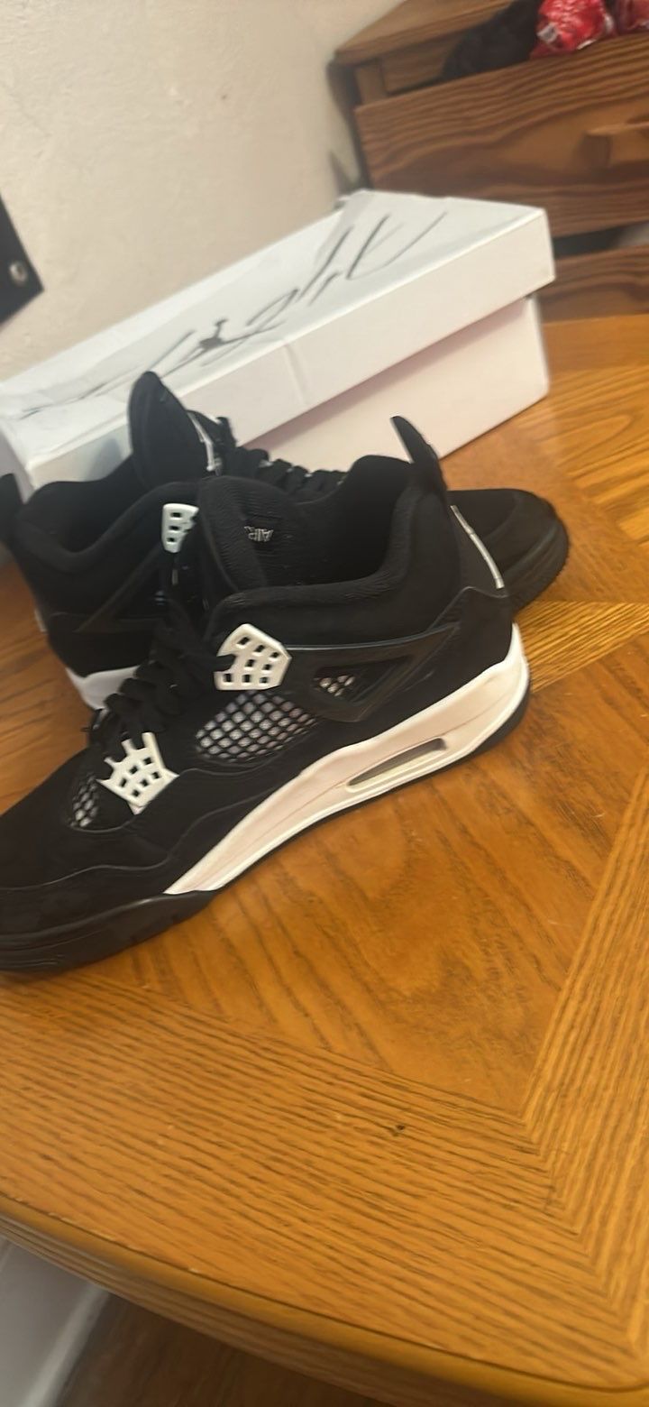 Jordan 4 white thunder