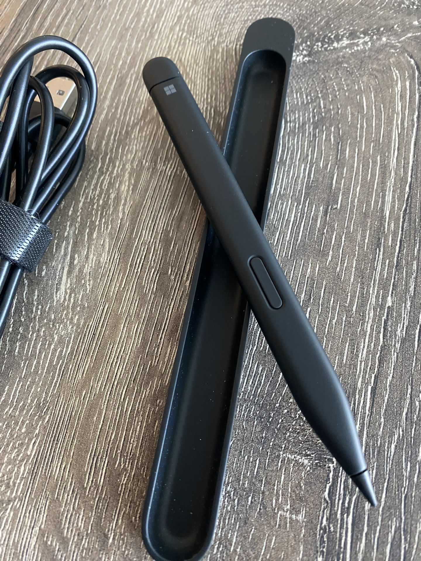 Microsoft surface Pro pen with charger