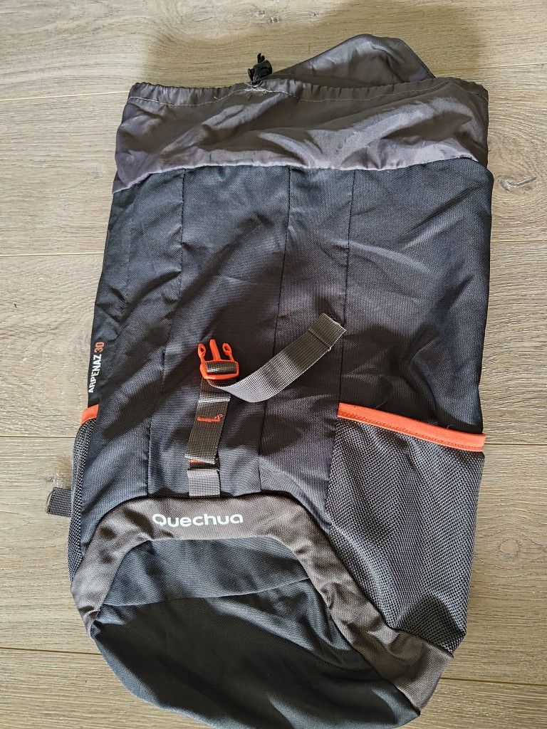 Quechua Arpenaz 40L Backpack Black & Orange Trails Biking Camping LIGHTWEIGHT