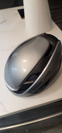 Lumos Ultra Bike Helmet TÜV 360˚ Visibility LED Lights with Turn Signals