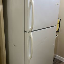 18 cu. Ft. Frigidaire fridge $250