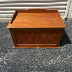 Wood storage bench 19”T 29”L 17.5”W with seat great for blankets toys etc.,