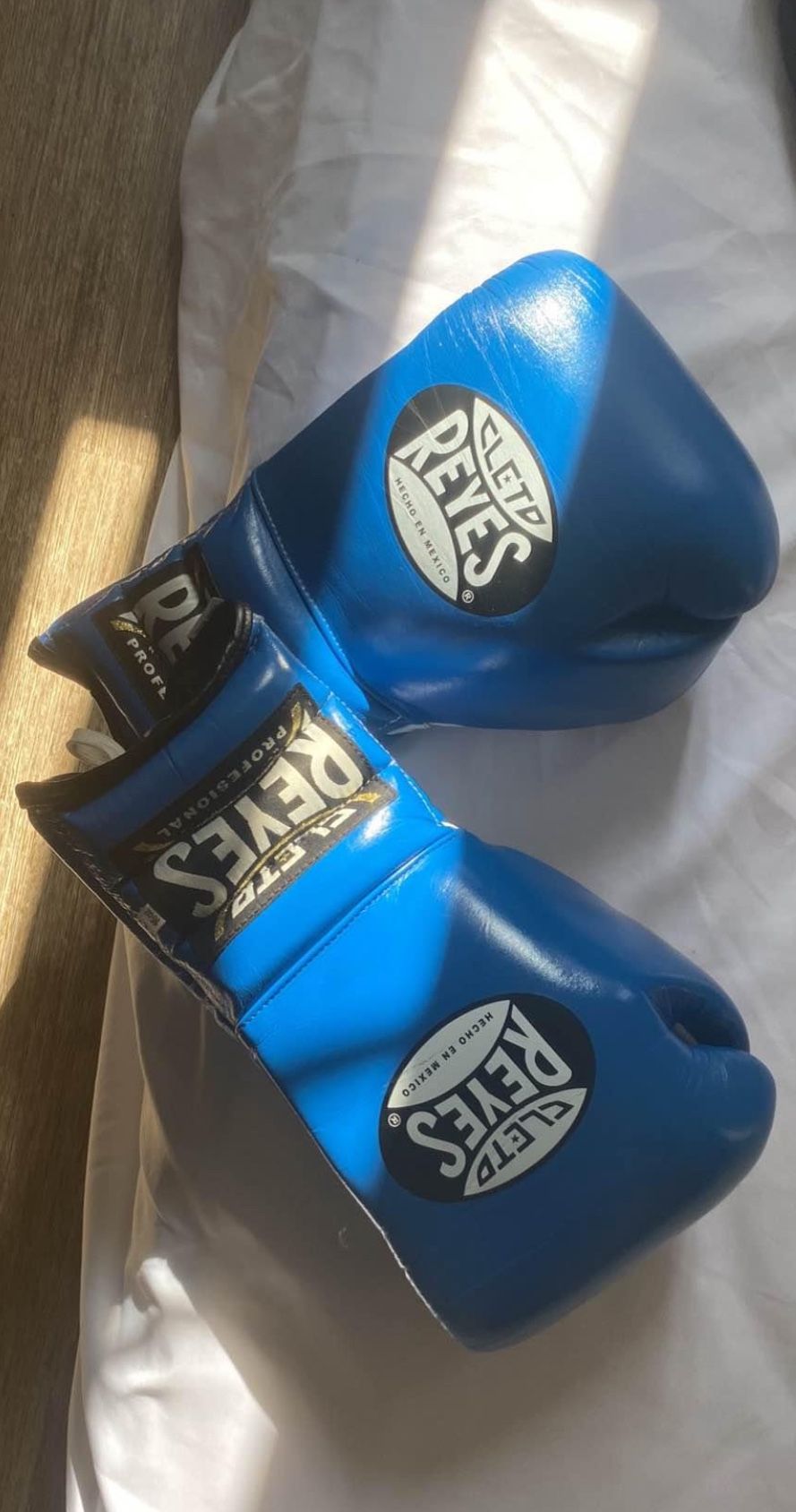 Cleto Reyes Boxing Gloves 16 Ounce