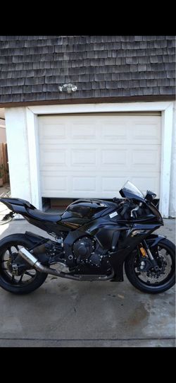 2022 Yamaha R1