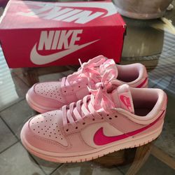 Nike Dunk low hyper pink