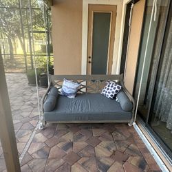 Stylish Outdoor Daybed with Frame – Great Condition!