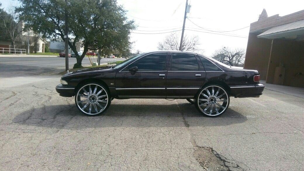 94 chevy caprice..daily driver..Lt1 5.7 motor..on 28 inch rims