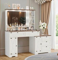 Farmhouse Vanity Desk w/ Hollywood Mirror | Drawers & Cabinets | White & Walnut