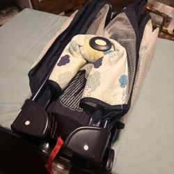 Graco Pack 'n Play  Travel Lite (for I smaller babies & infants) 