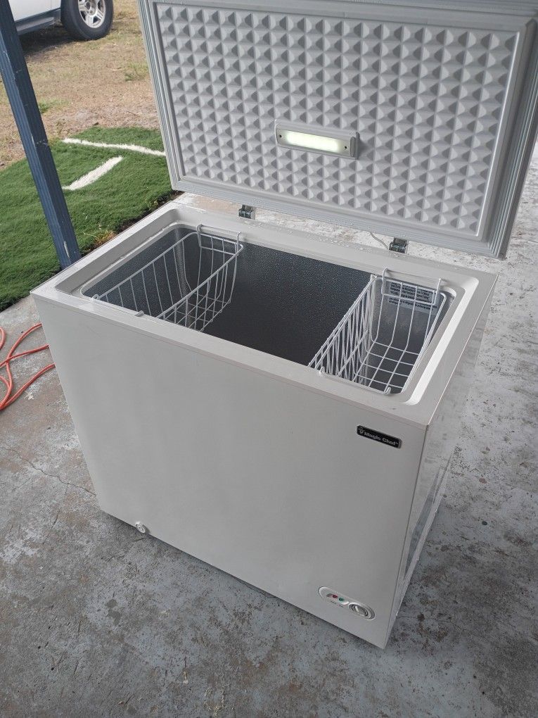 Magic Chef Deep Freezer Extremely Clean Inside And Out Perfect Condition
