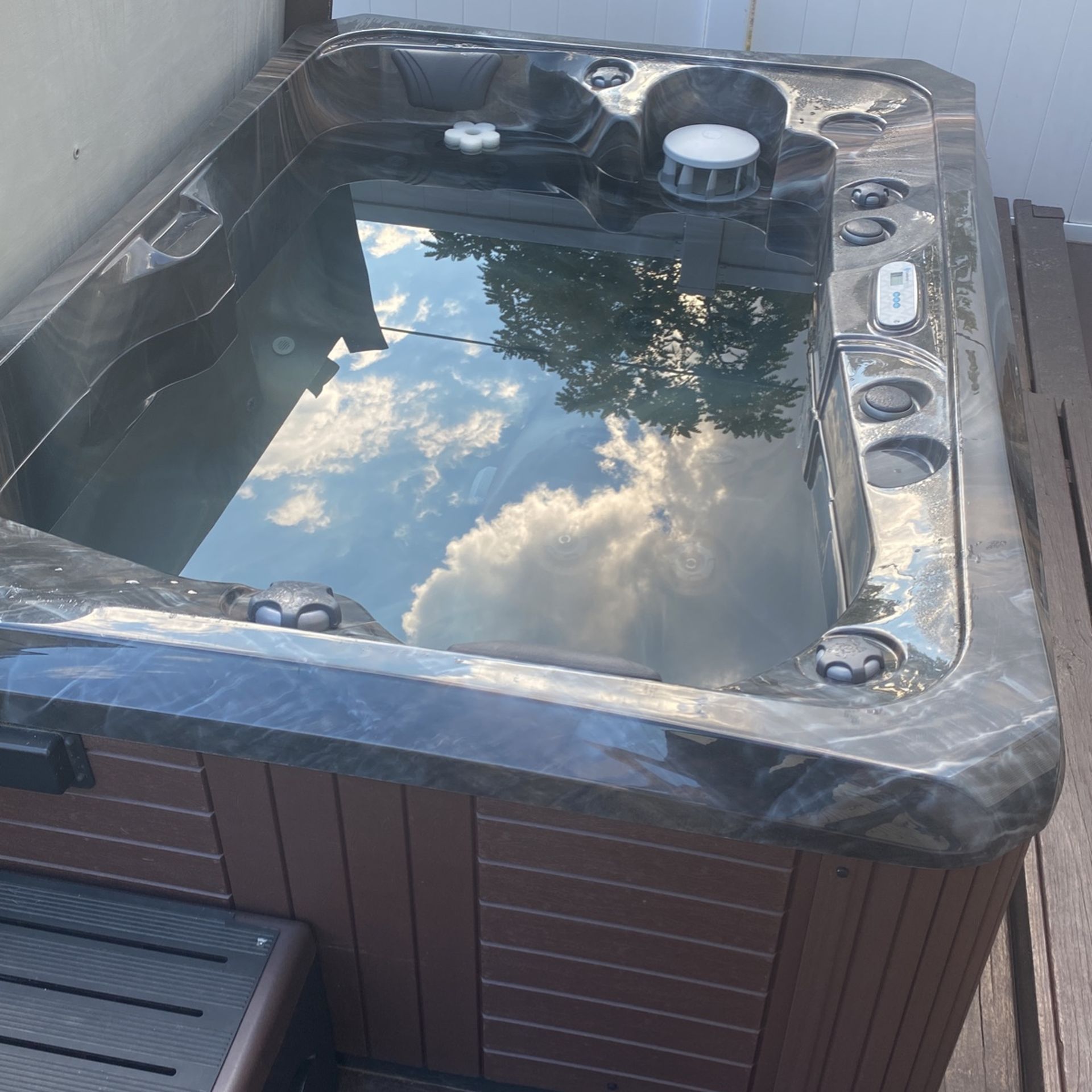 1year Old Custom Made Hot Tub With Cover And Stairs