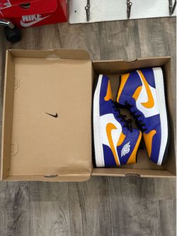 Air Jordan 1 Mid Lakers