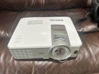 BENQ Short throw PROJECTOR