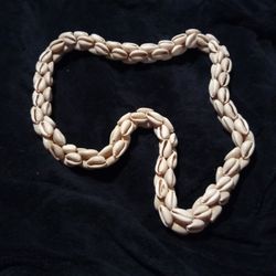Hawaii Necklace Seashells. 16 In Long.