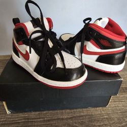 Jordan 1 MID (Toddler) Size 8c.
