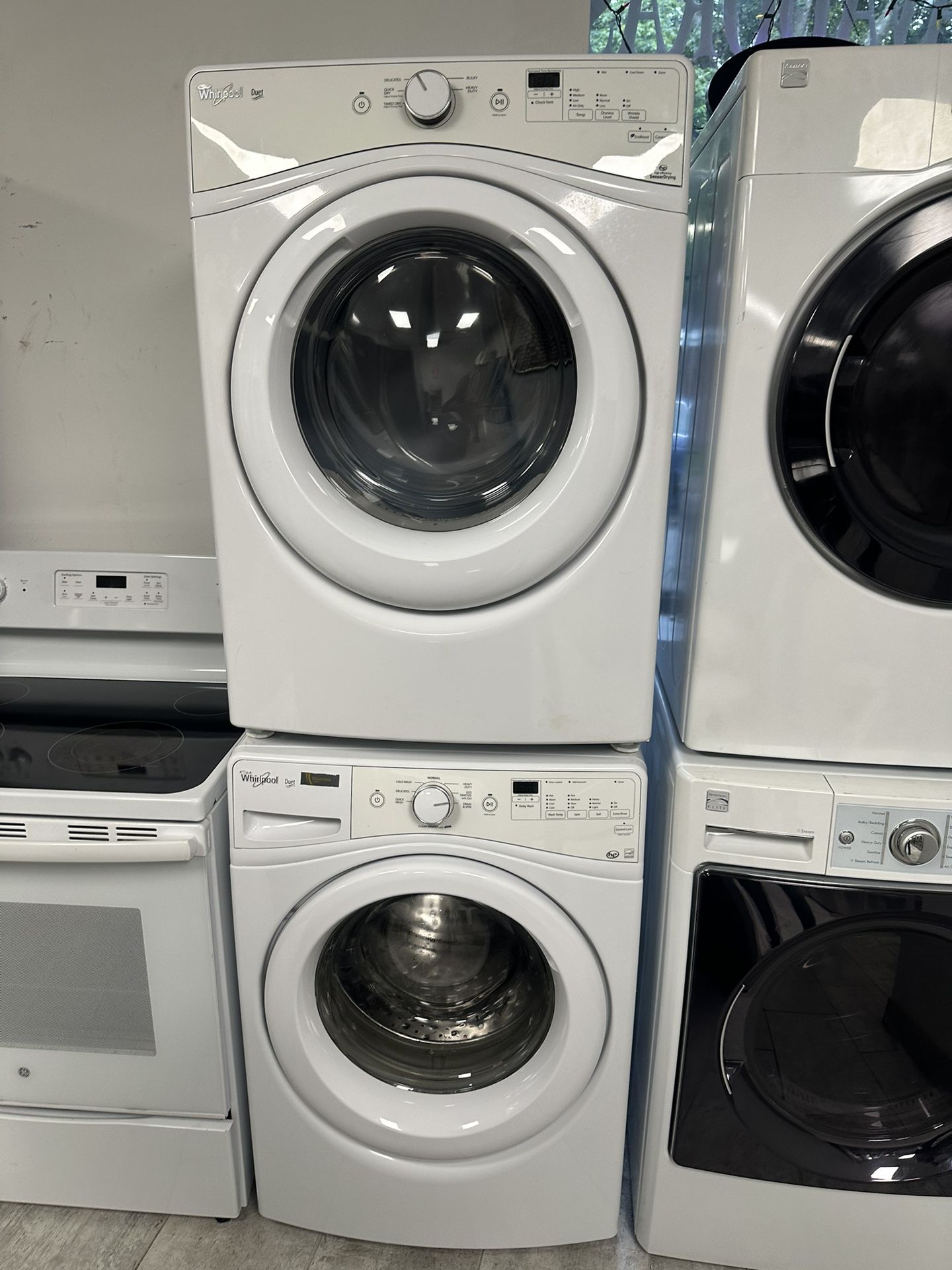 Whirlpool 27-in 4.5 Cu.ft Washer 7.4 Cu.ft Electric Dryer Front Load White Color